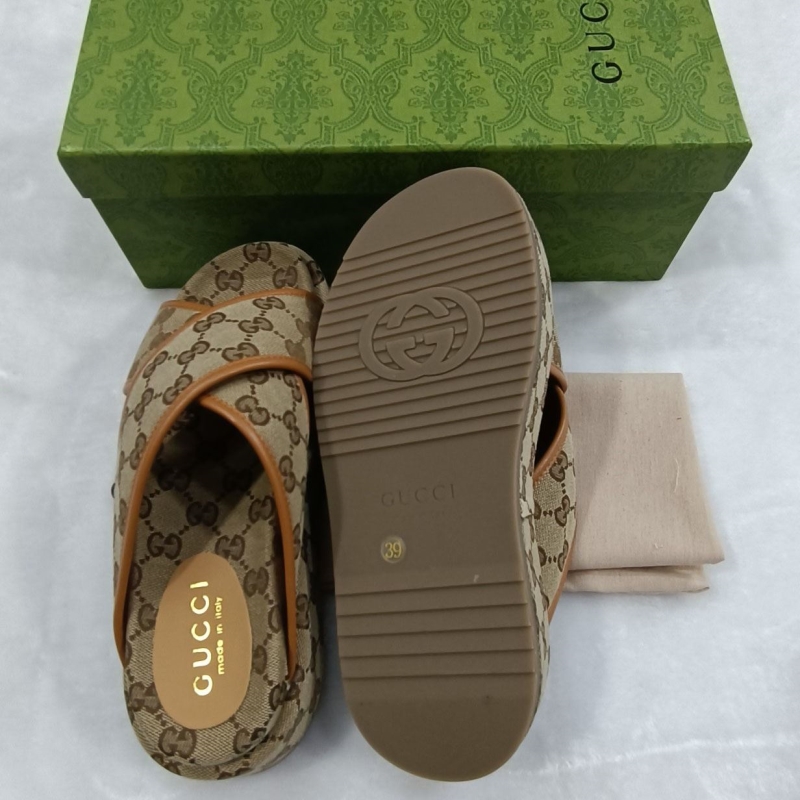 G*u*i slippers